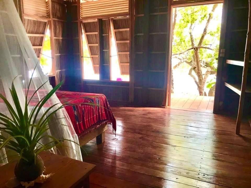 Tabari Dive Lodge Pulau Mansuar エクステリア 写真
